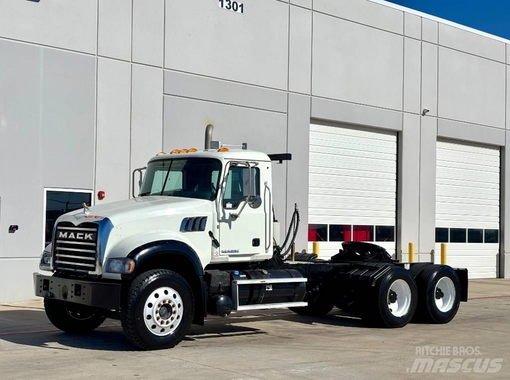 Mack Granite Cavalos Mecânicos