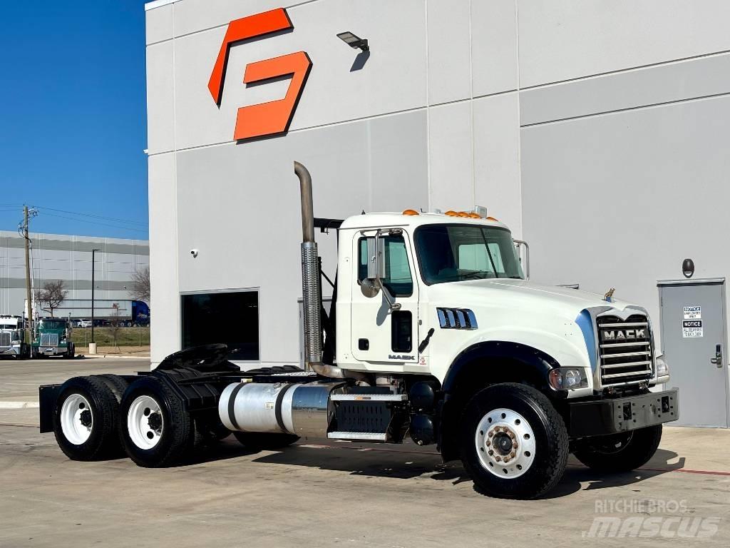 Mack Granite Cavalos Mecânicos