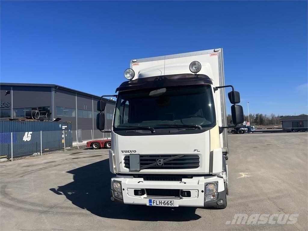 Volvo FL 240 4X2 Caminhões de caixa fechada