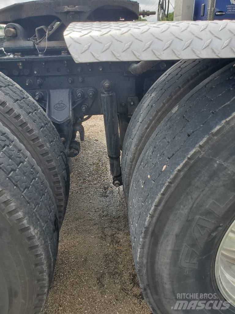 Mack P 164 T Camiões de chassis e cabine