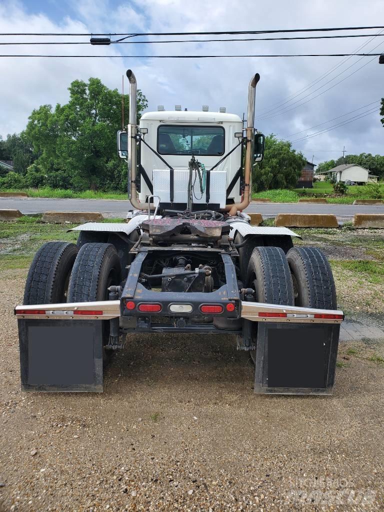 Mack P 164 T Camiões de chassis e cabine