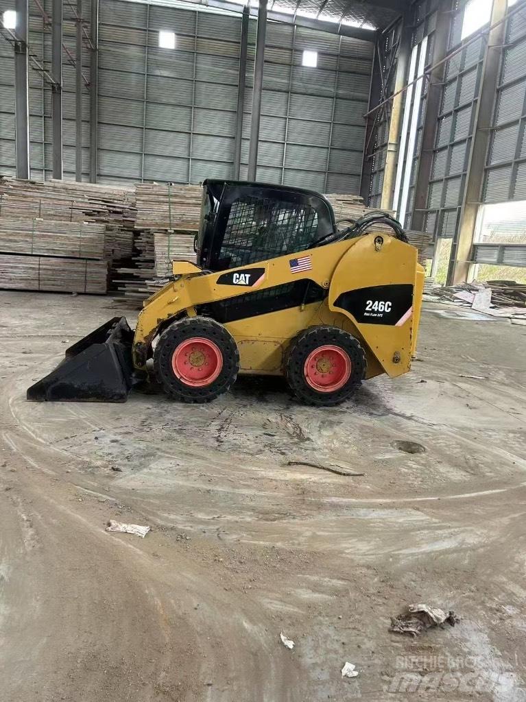 CAT 246 C Minicarregadeiras