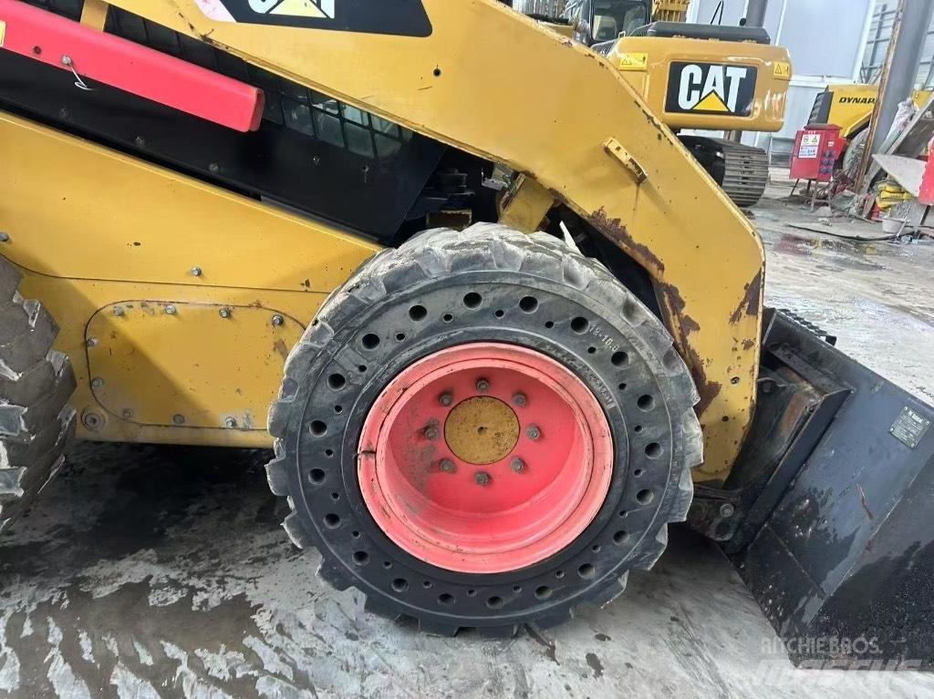 CAT 246 C Minicarregadeiras