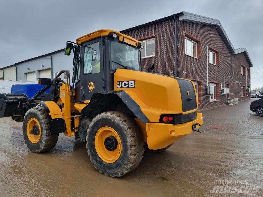 JCB 411 + 4 Carregadeiras de rodas