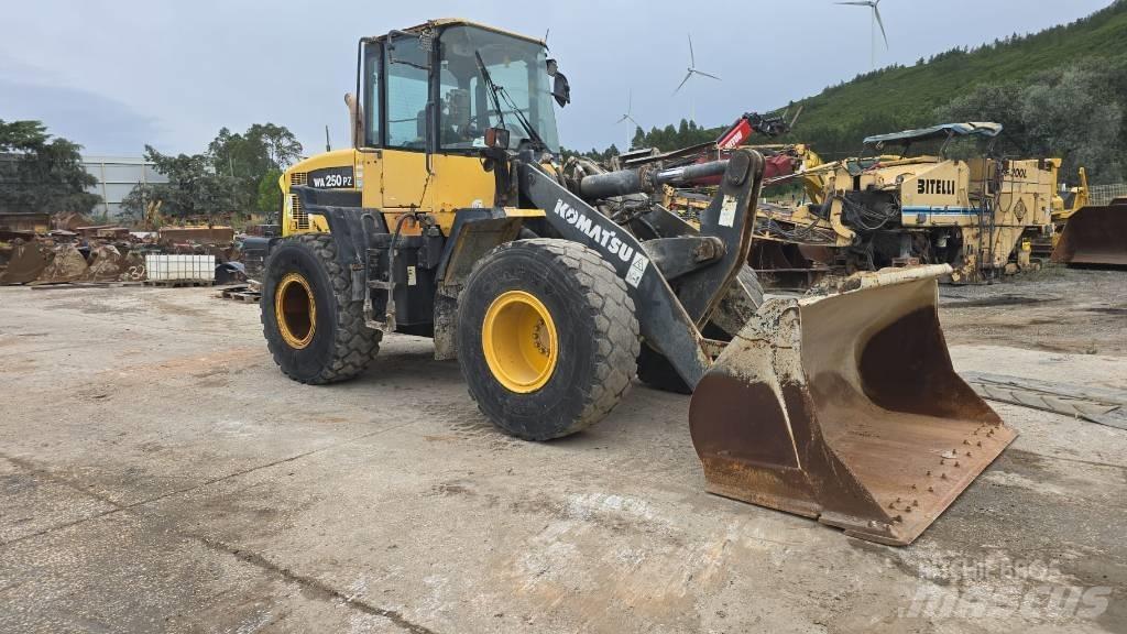 Komatsu WA 250 Carregadeiras de rodas