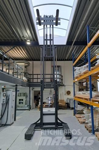 Combilift CSI Empilhador para operador externo