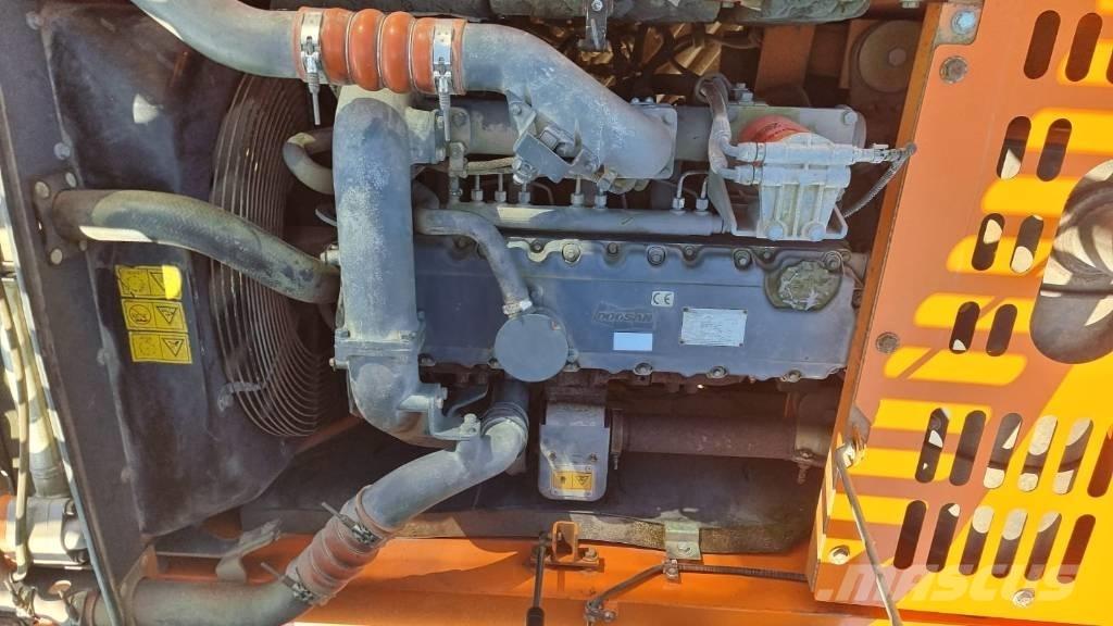 Doosan DX 225 Escavadeiras de esteiras