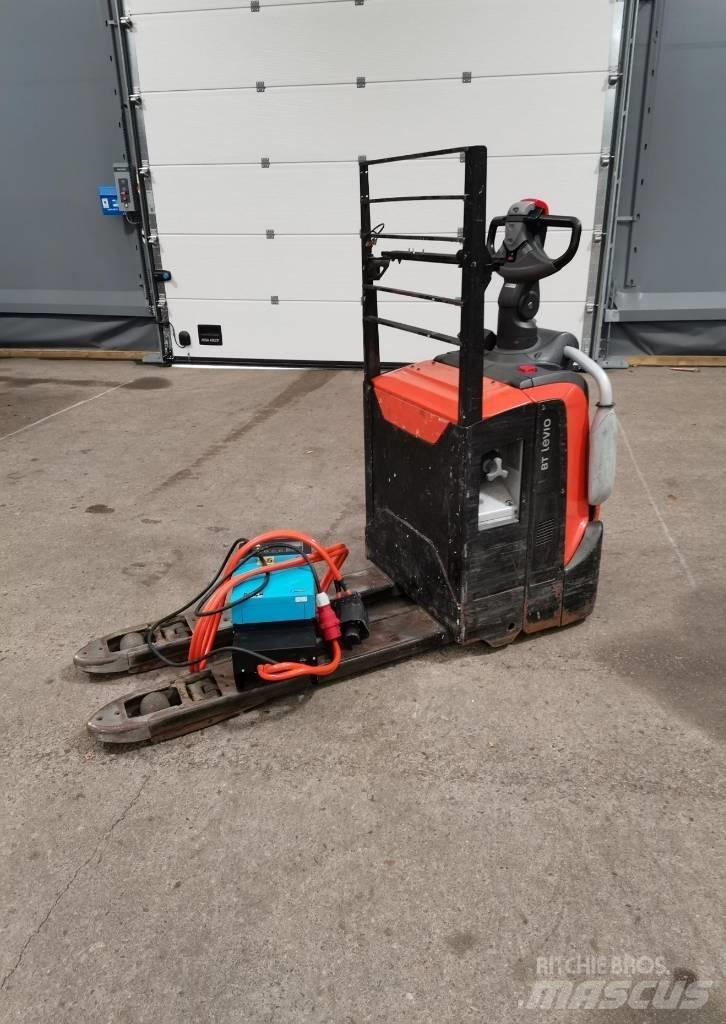 Toyota LPE200 Porta-paletes com plataforma