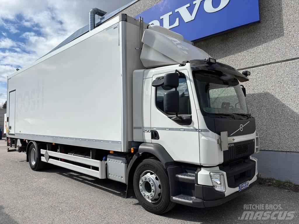 Volvo FL Caminhões de caixa fechada