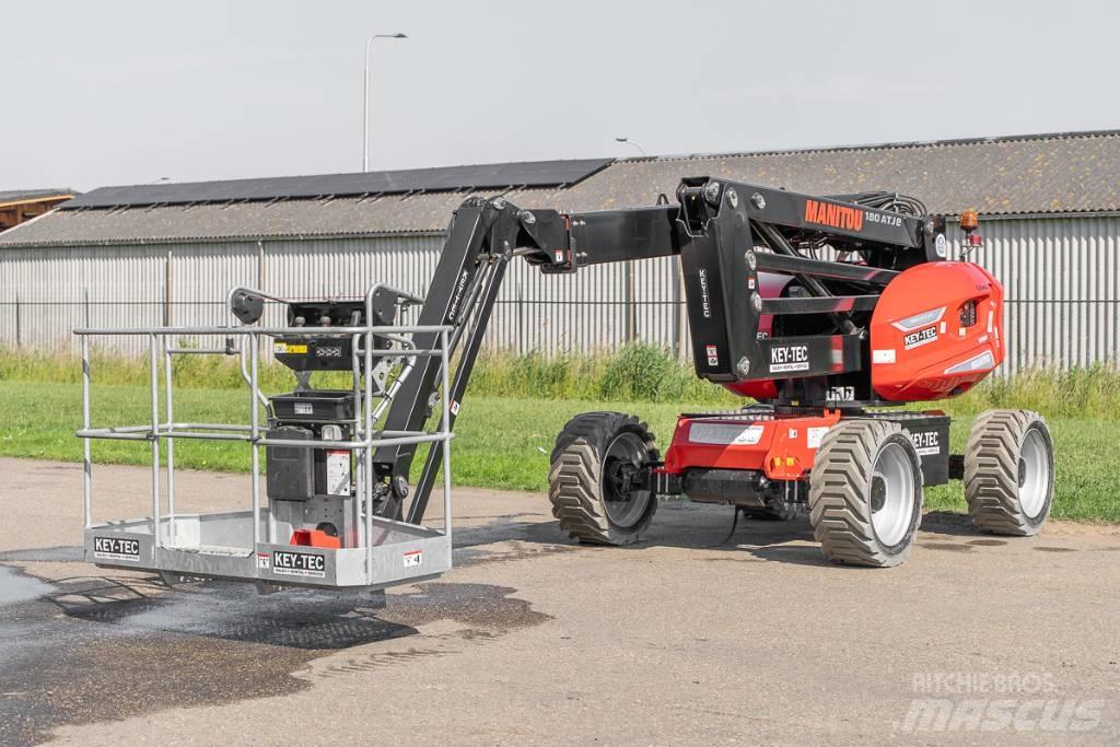 Manitou 180 ATJ e Elevadores braços articulados