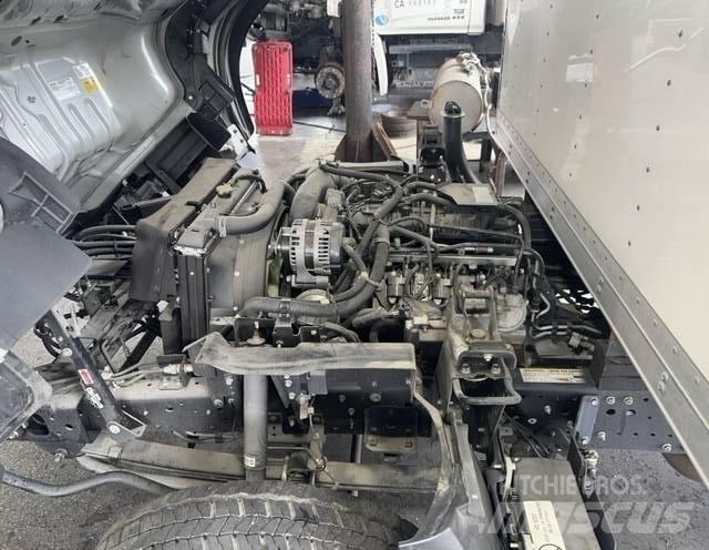 Isuzu NPR Caminhões de caixa fechada