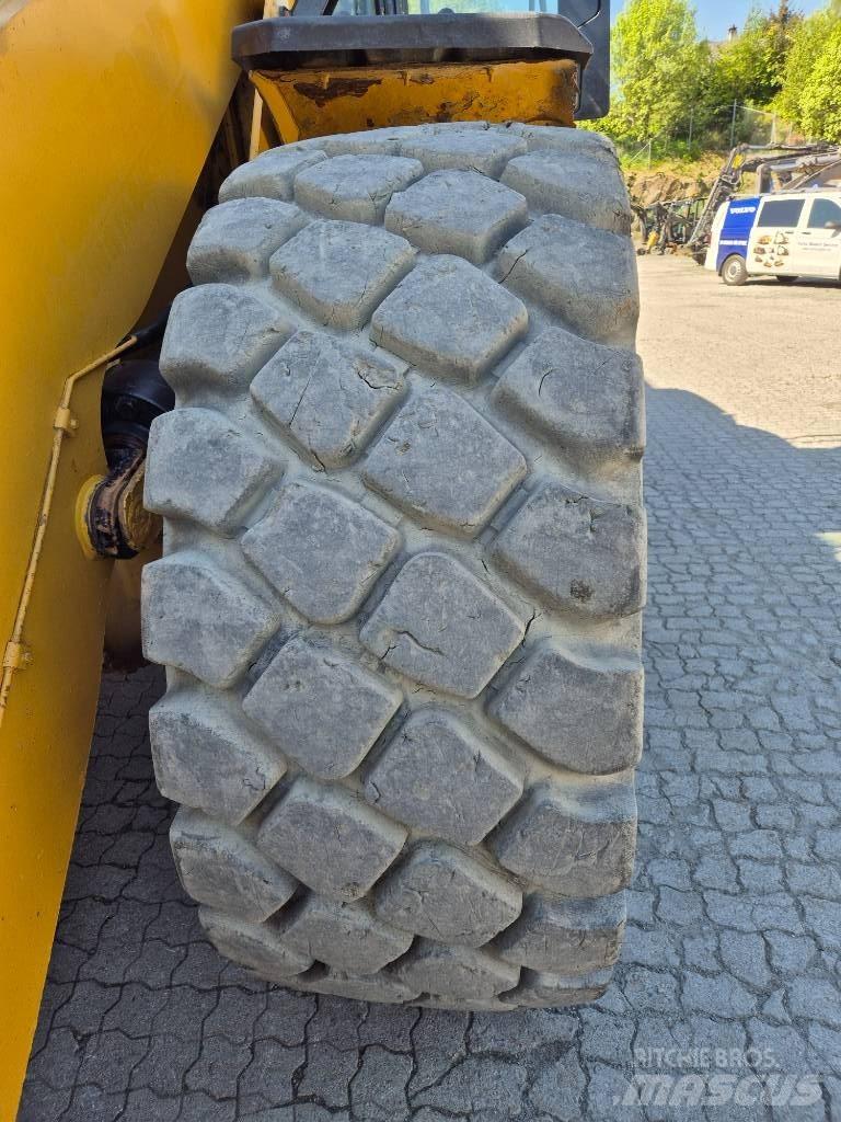 CAT 966M Carregadeiras de rodas