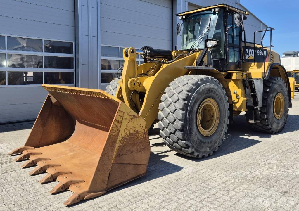 CAT 966M Carregadeiras de rodas