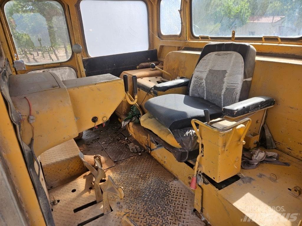 CAT D 9 G Dozers - Tratores rastos