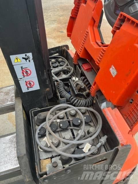 BT SWE 080 L Empilhador para operador externo
