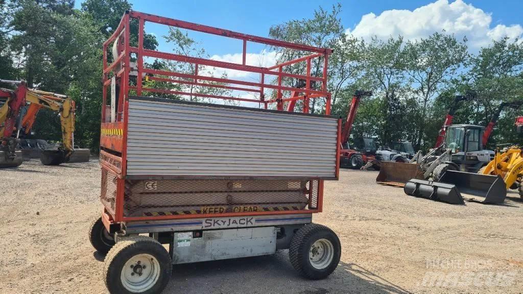 SkyJack 6832 Elevadores de tesoura