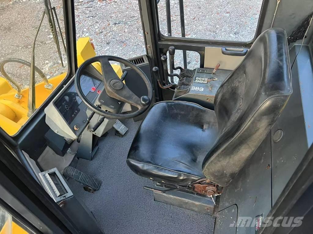 Komatsu WA 320-3 Carregadeiras de rodas