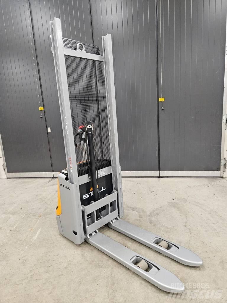 Still EVX 10 Basic Empilhador para operador externo