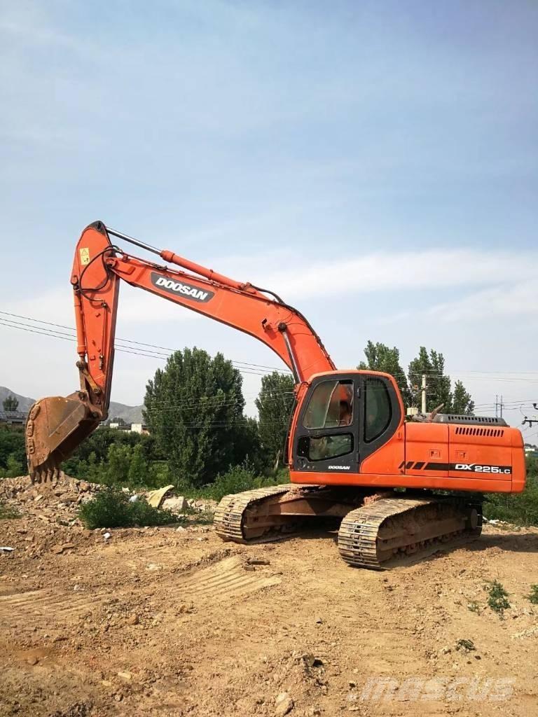 Doosan DX 225 Escavadeiras de esteiras