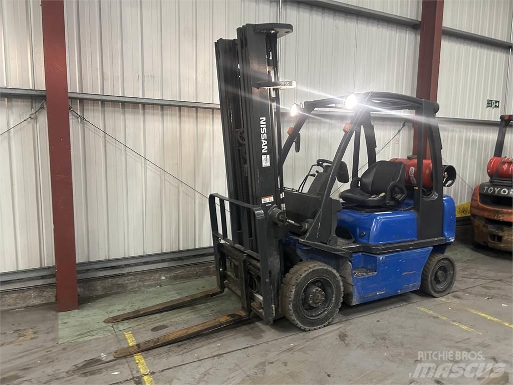 Nissan UD02A20PQ Empilhadores a gás
