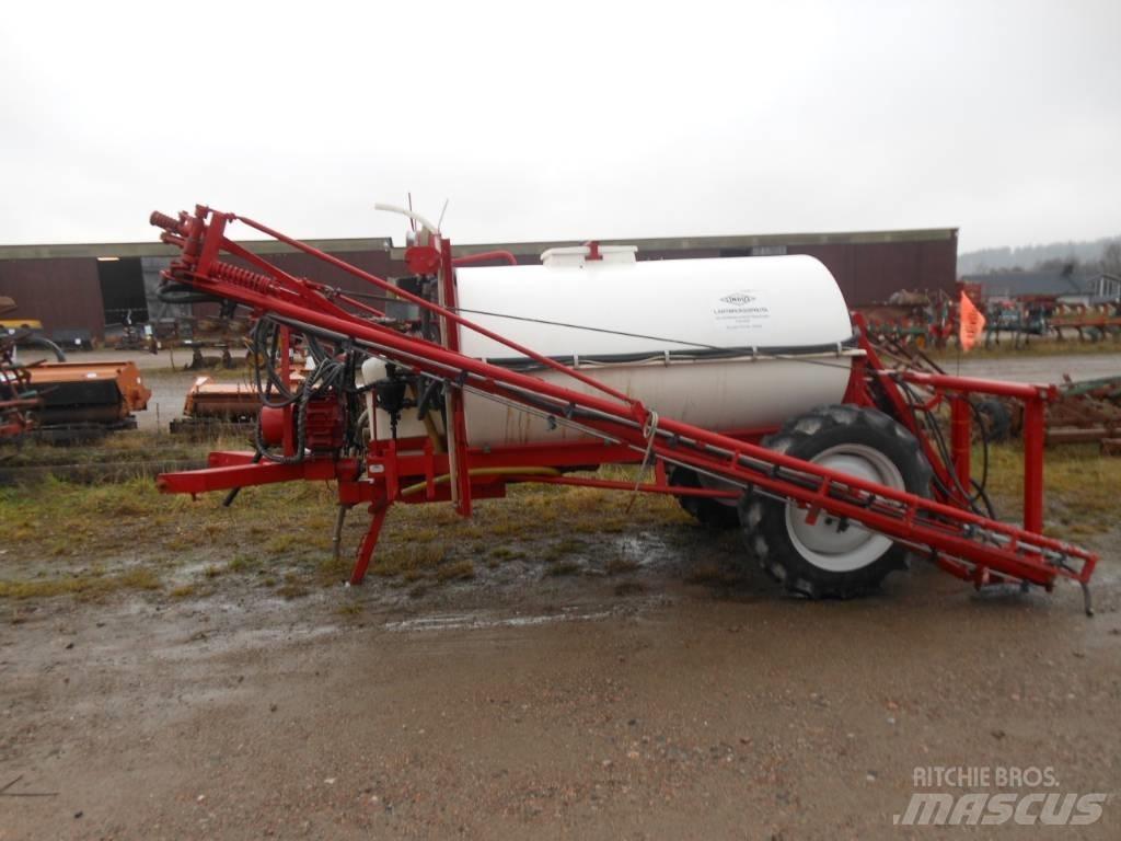 Lindus SPRUTA 2400L Pulverizadores rebocados