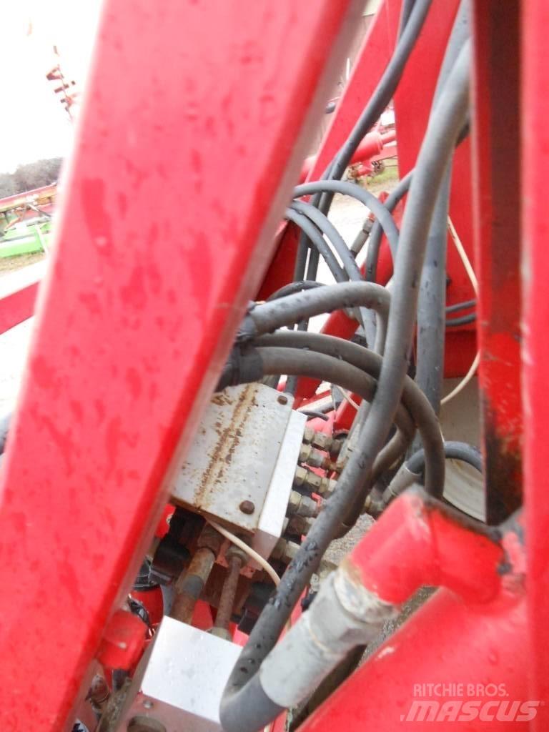 Lindus SPRUTA 2400L Pulverizadores rebocados