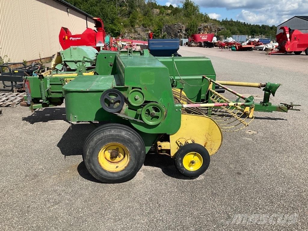 John Deere 440 Enfardadeira de fardos quadrados
