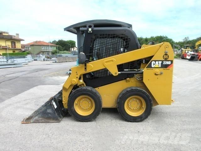 CAT 226 D Minicarregadeiras