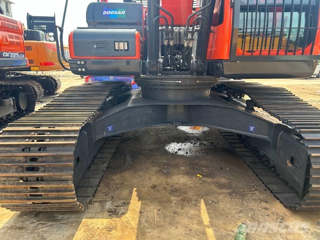 Doosan DX 225 LC Escavadeiras de esteiras