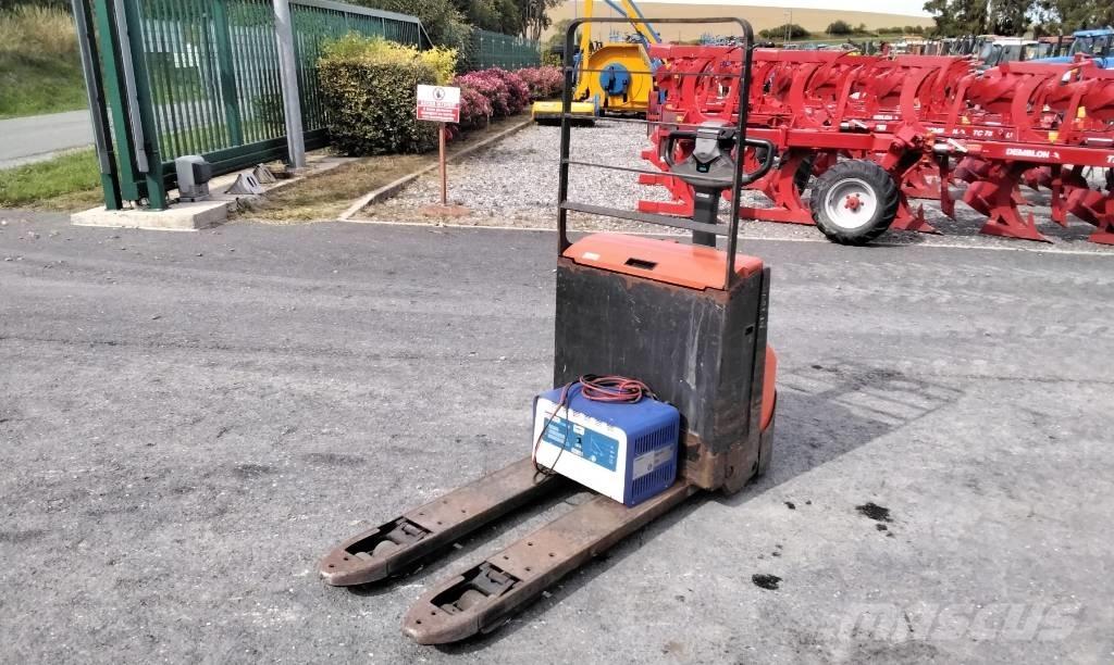 Toyota LWE 180 Porta palettes