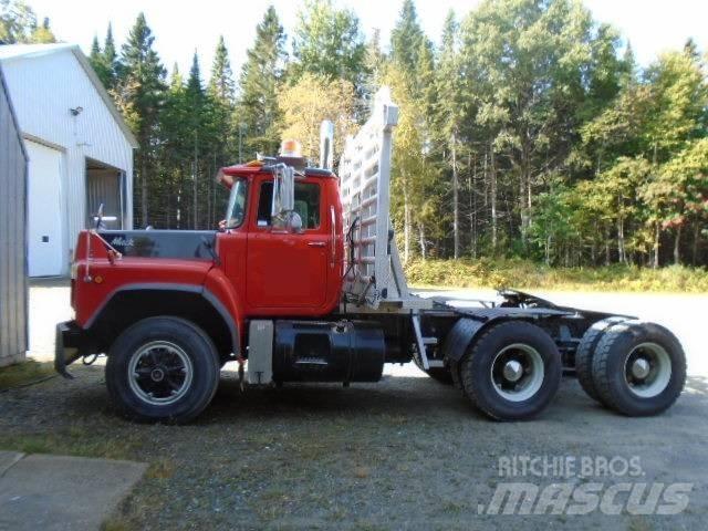 Mack RB 688 S Cavalos Mecânicos