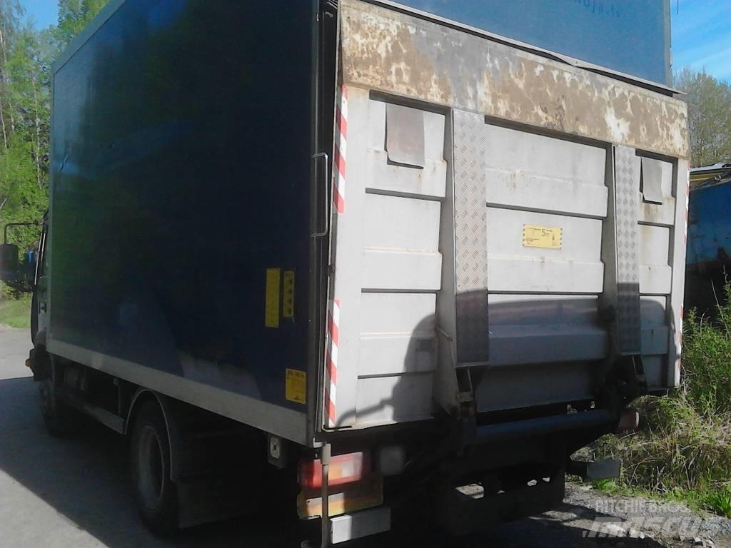 Volvo FL 220 Caminhões de caixa fechada