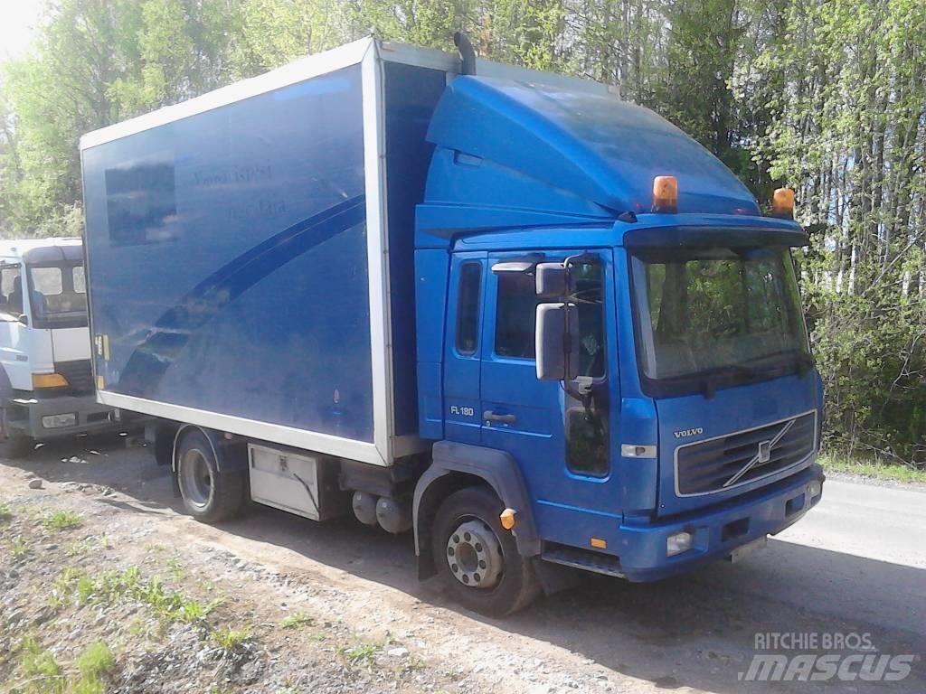 Volvo FL 220 Caminhões de caixa fechada