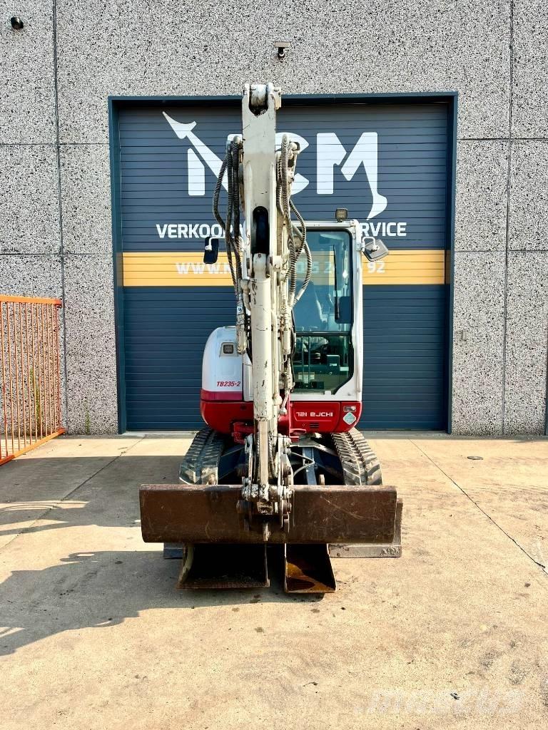 Takeuchi TB 235 Miniescavadeiras