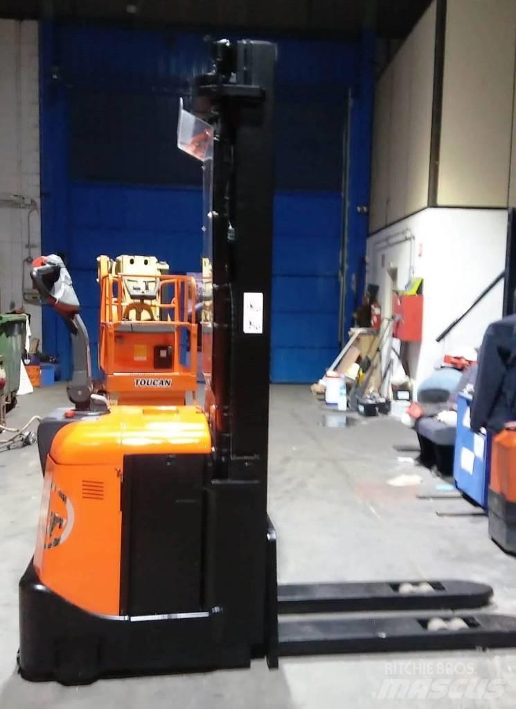 BT SPE 160 Empilhador para operador externo