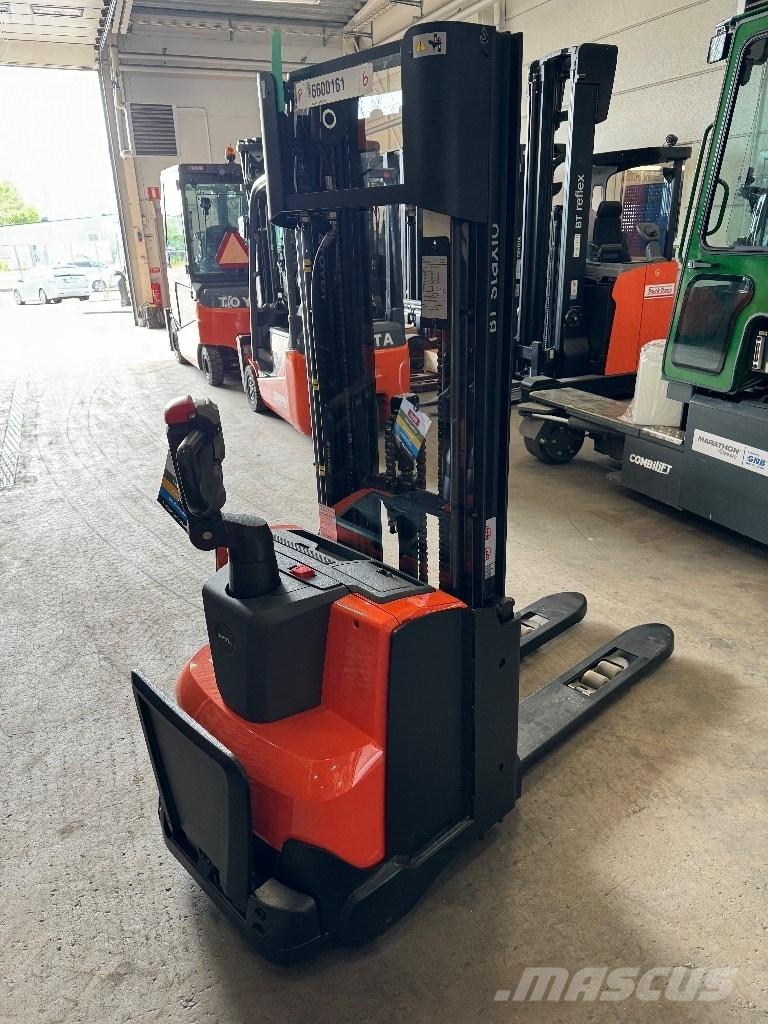 Toyota SWE120L Empilhador para operador externo