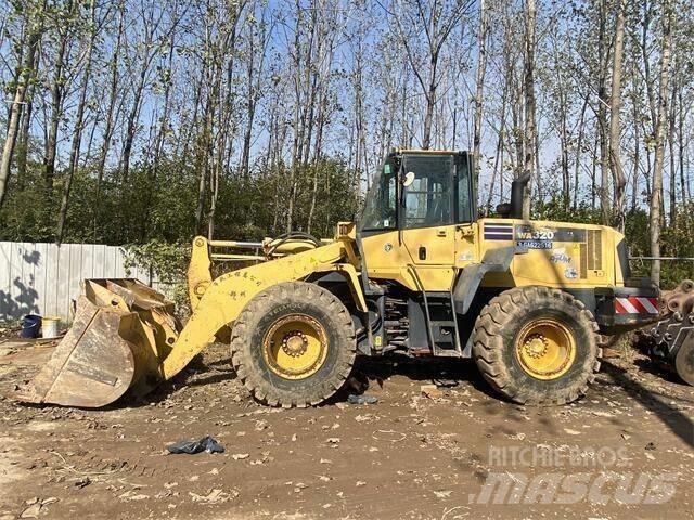 Komatsu WA320-5 Retroescavadeiras