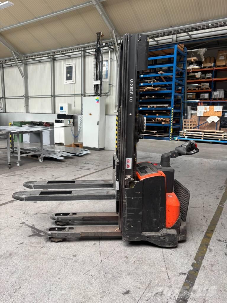 Toyota SWE140L Self propelled stackers