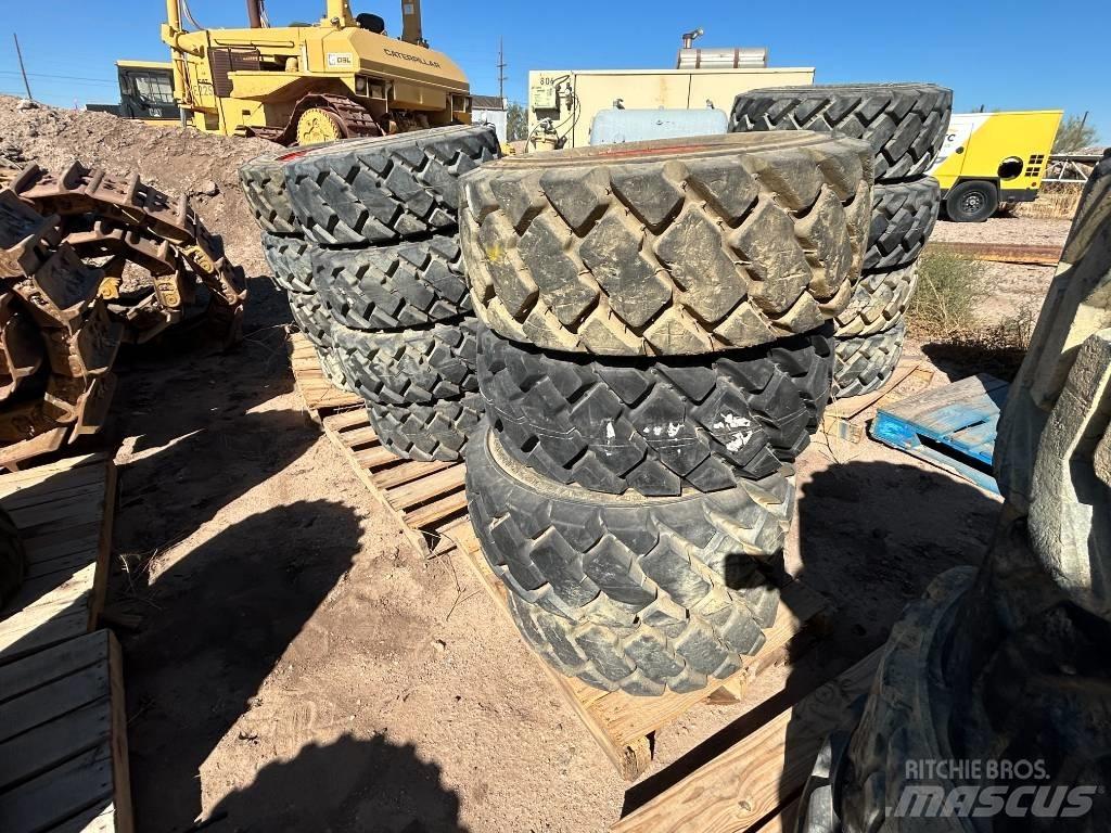 Bobcat 12x16.5 Tires Pneus