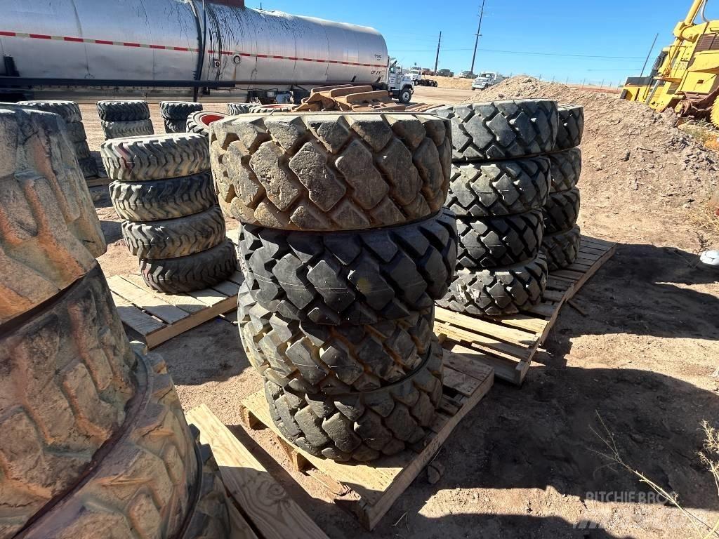 Bobcat 12x16.5 Tires Pneus