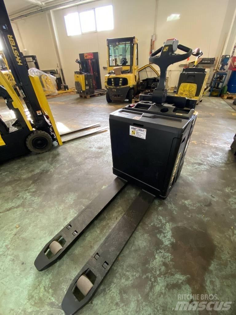 Hyster P2.0S FBW Empilhador para operador externo
