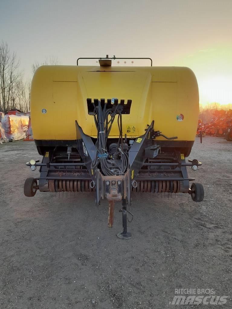 New Holland BB 9080 Enfardadeira de rolos