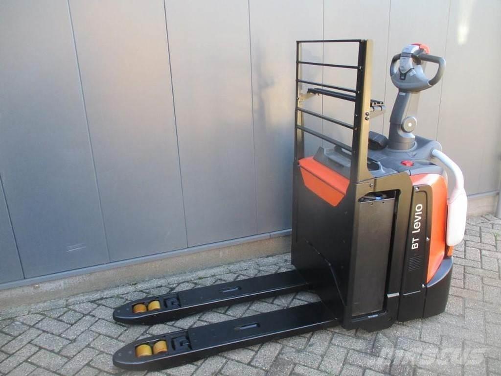 Toyota LPE 200 Porta-paletes com plataforma