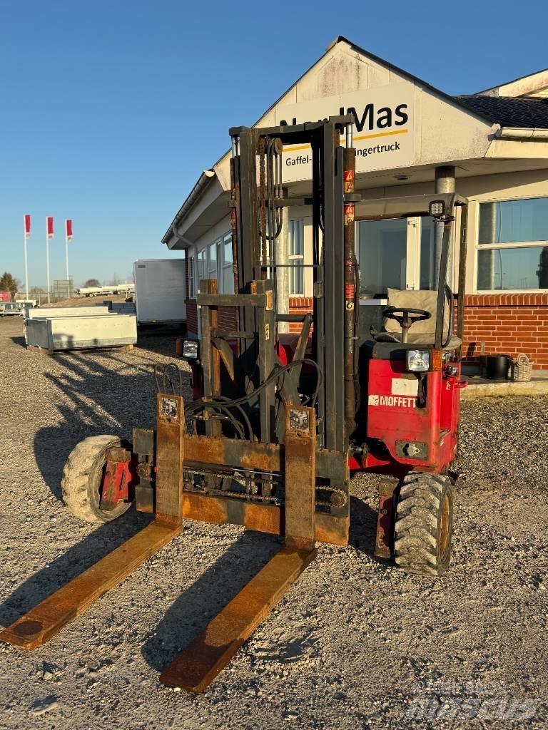Moffett M4 25.3 Empilhadores Diesel