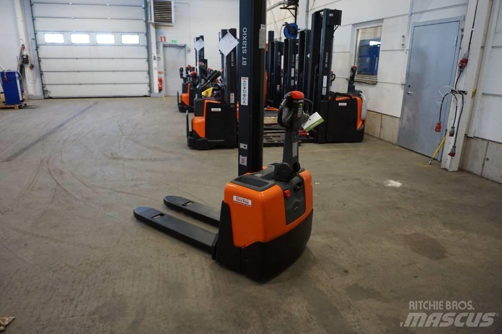 Toyota HWE100 Empilhador para operador externo