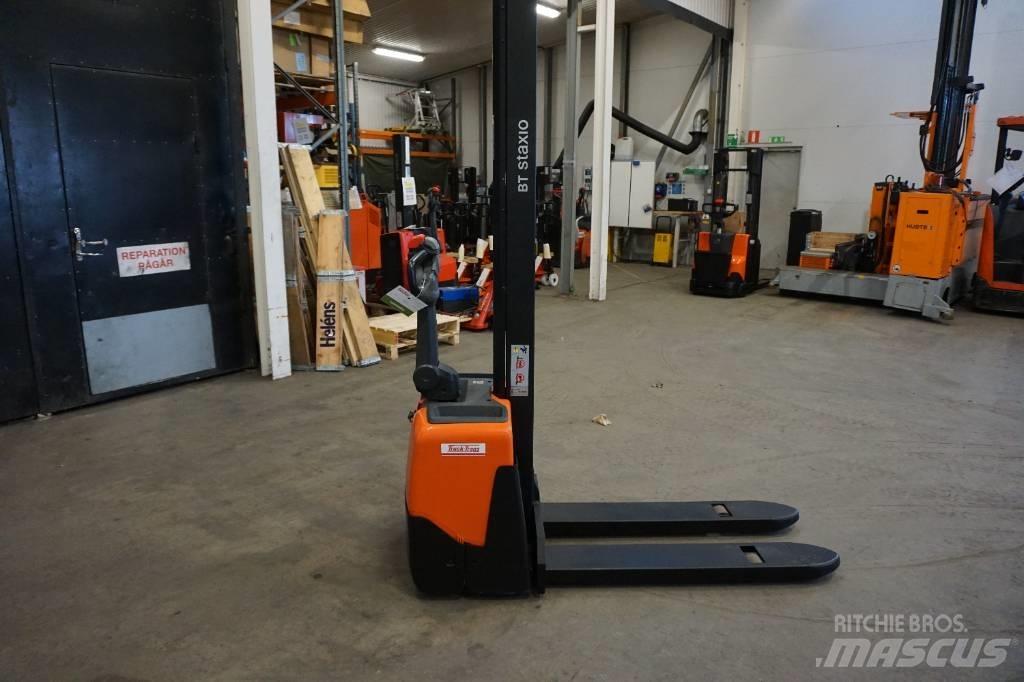Toyota HWE100 Empilhador para operador externo