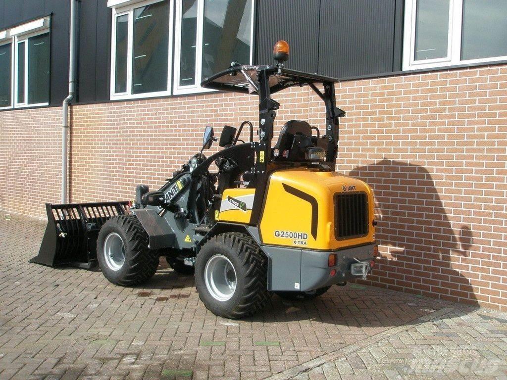 GiANT G2500 Mini carregadoras