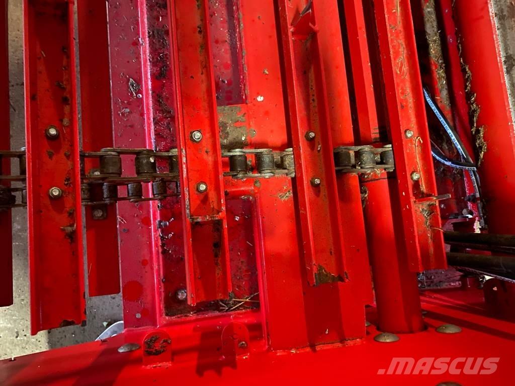 Silofarmer DB18 Cortadores, moinhos e desenroladores de fardos