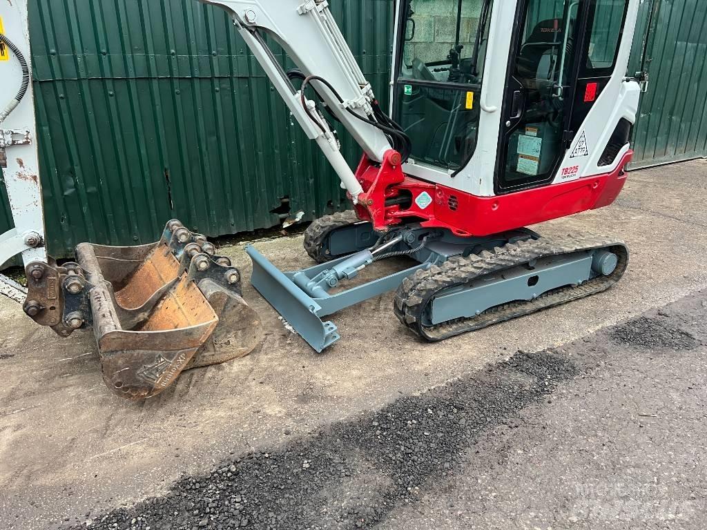 Takeuchi TB225 Miniescavadeiras