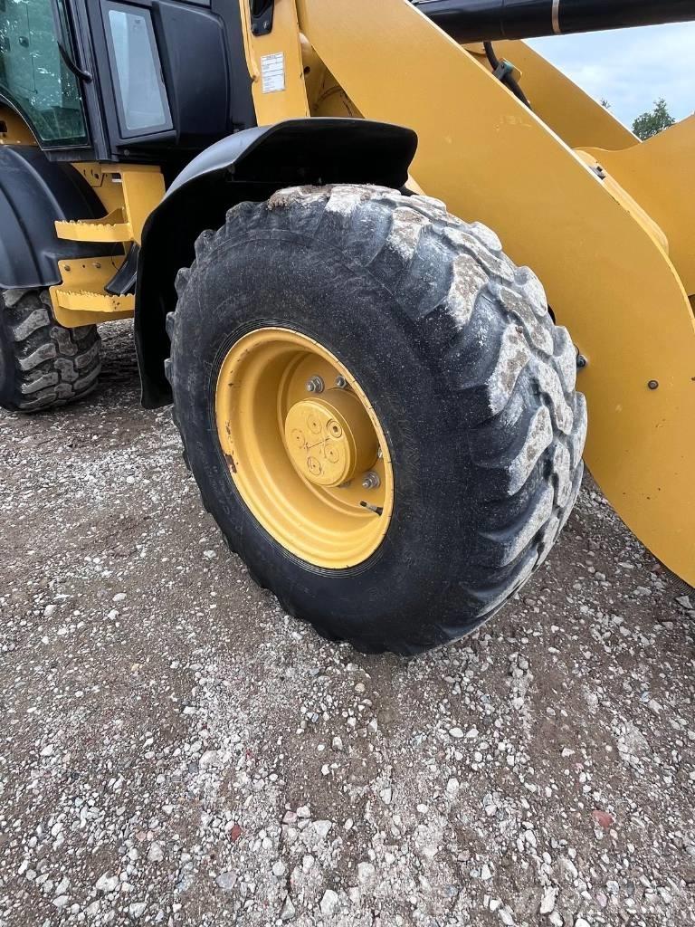 CAT 908M Carregadeiras de rodas